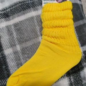 Kids  yellow sz 3-5 slouch socks